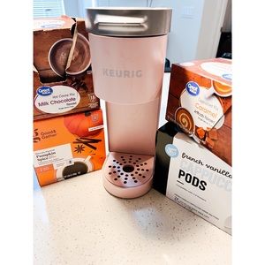 PINK KEURIG One Cup Coffee Machine Bonus W/Pods